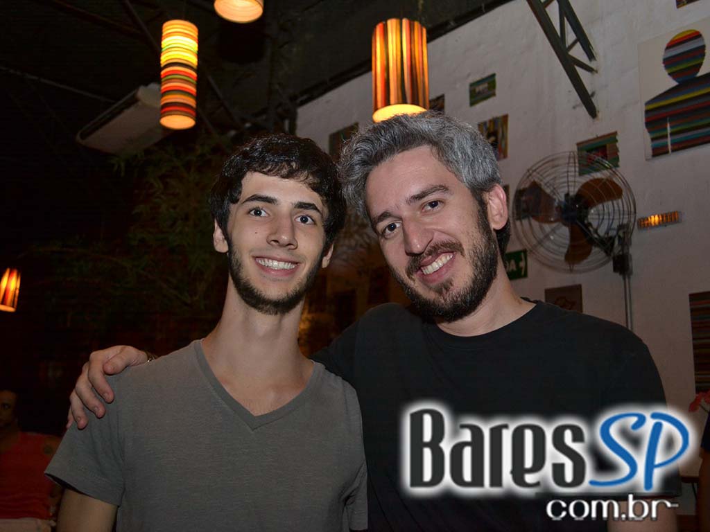 Dona Duda, Augusto Swing e integrantes de outros grupos se apresentaram em noite de samba-rock Dona Duda, Augusto Swing e integrantes de outros grupos se apresentaram em noite de samba-rock